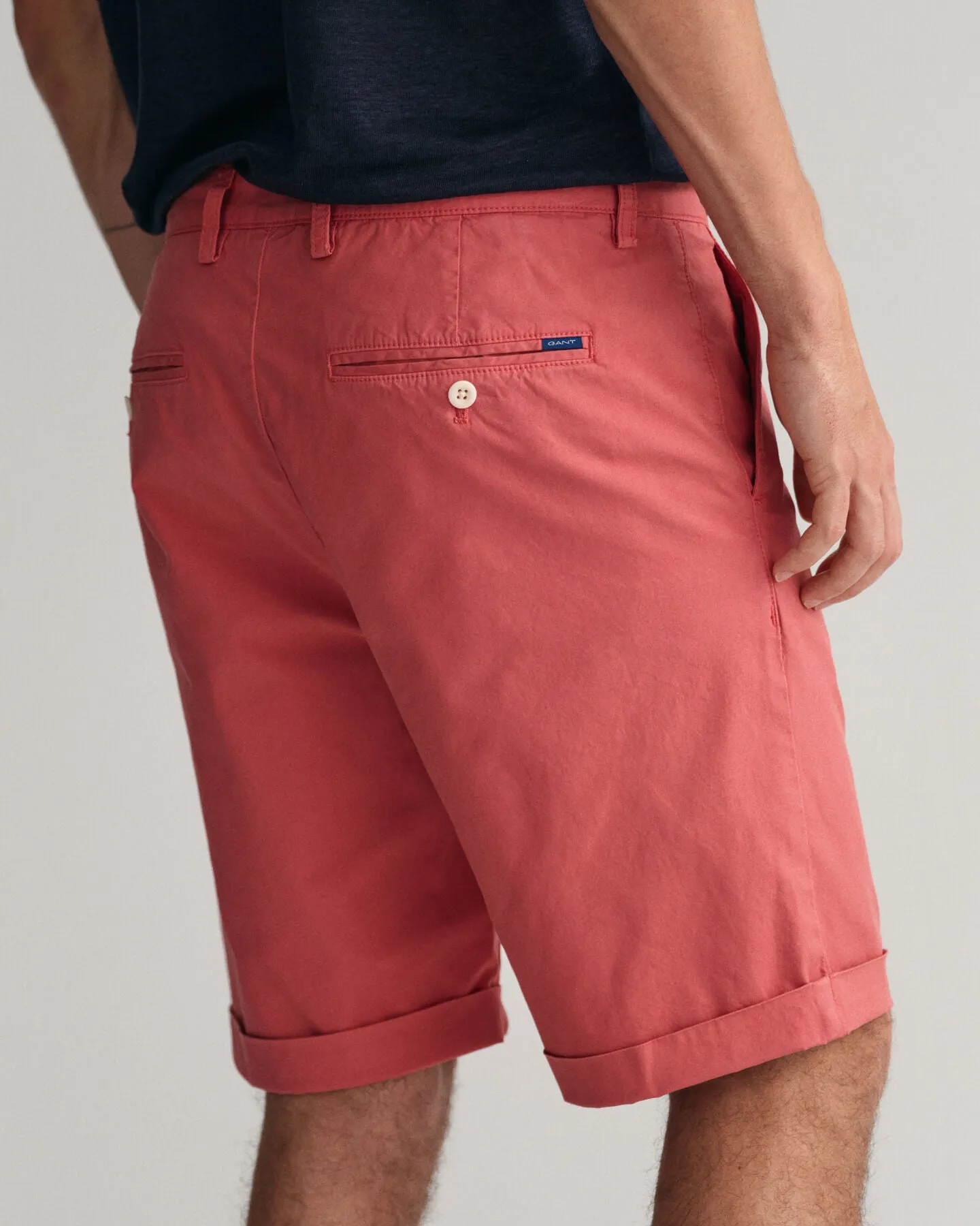 GANT - Allister Regular Fit Sunfaded Shorts in Mineral Red