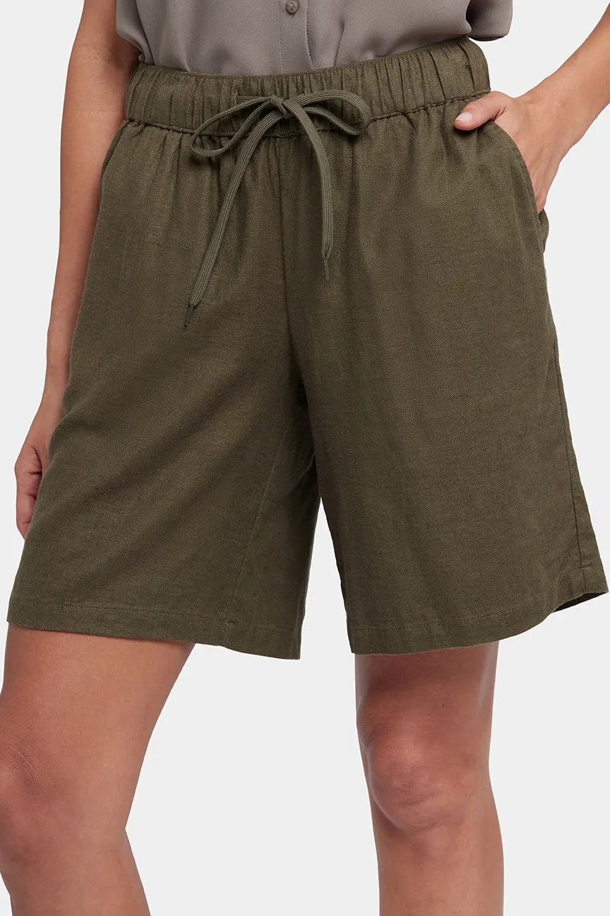 Leichte Bermuda Shorts aus Stretch Leinen | Bay Leaf