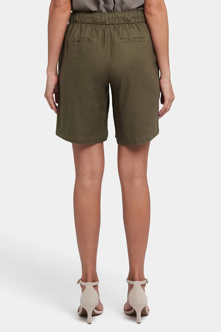 Leichte Bermuda Shorts aus Stretch Leinen | Bay Leaf