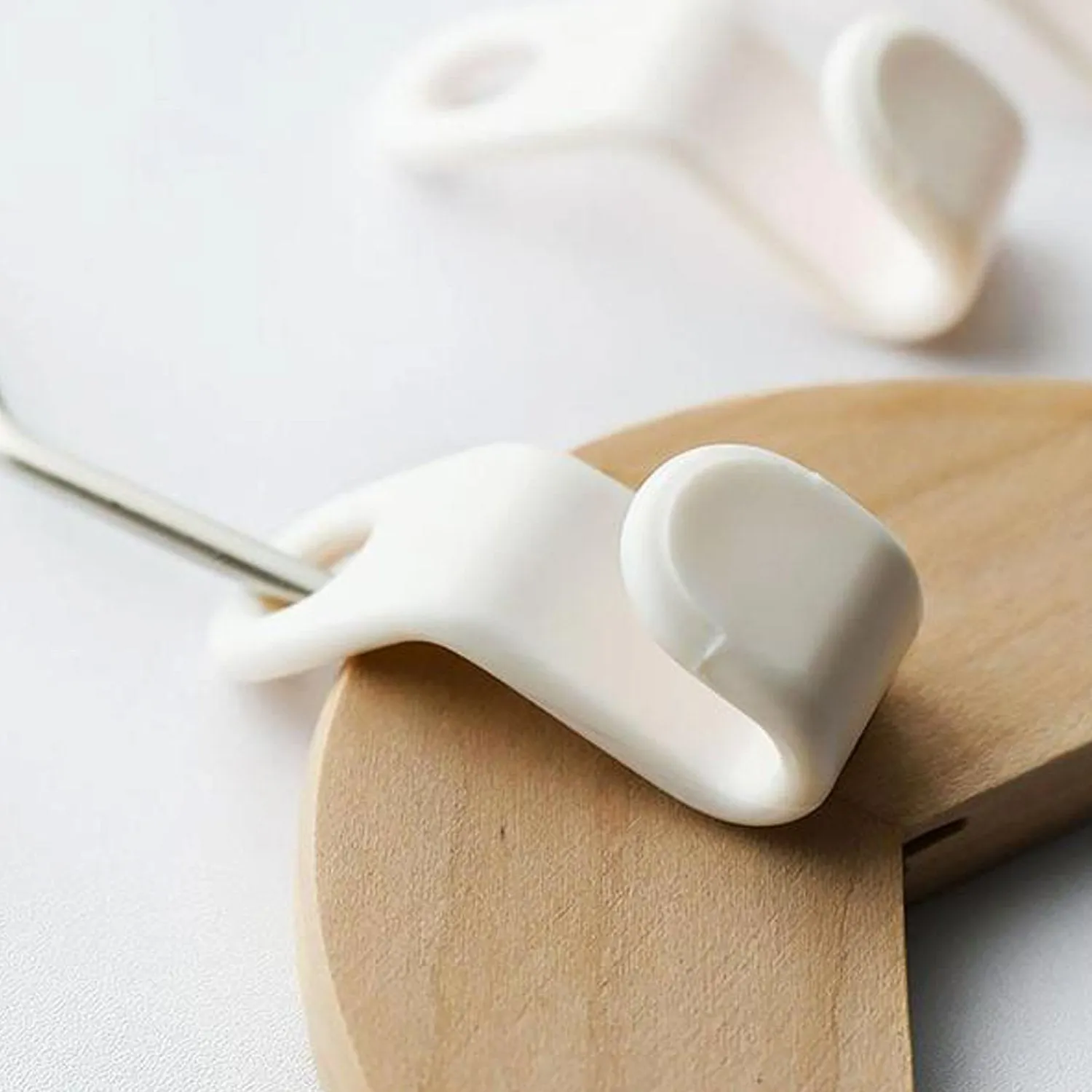 Non-Slip Plastic Clothes Hanger with Pad