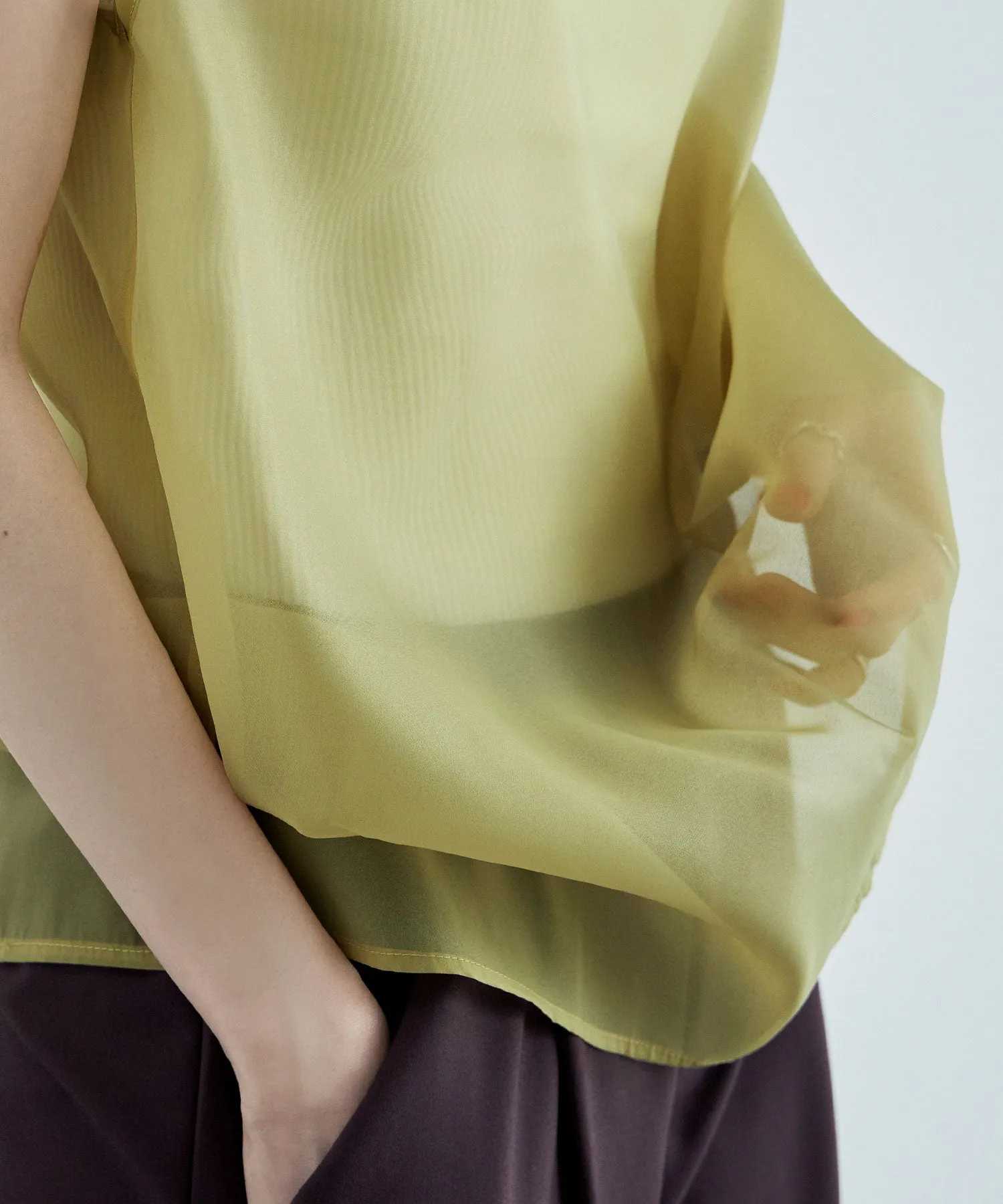 Organdy sleeveless tops