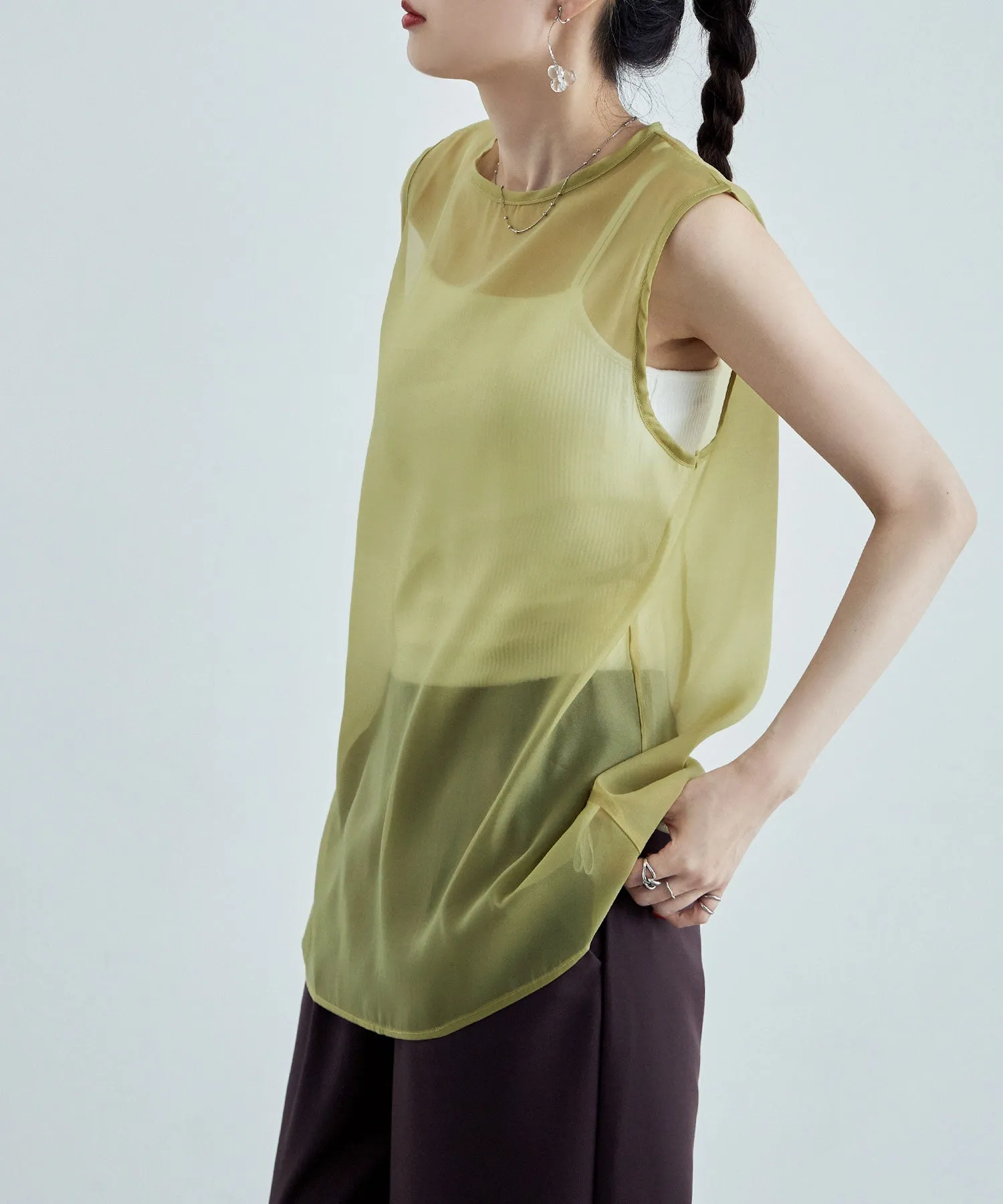Organdy sleeveless tops