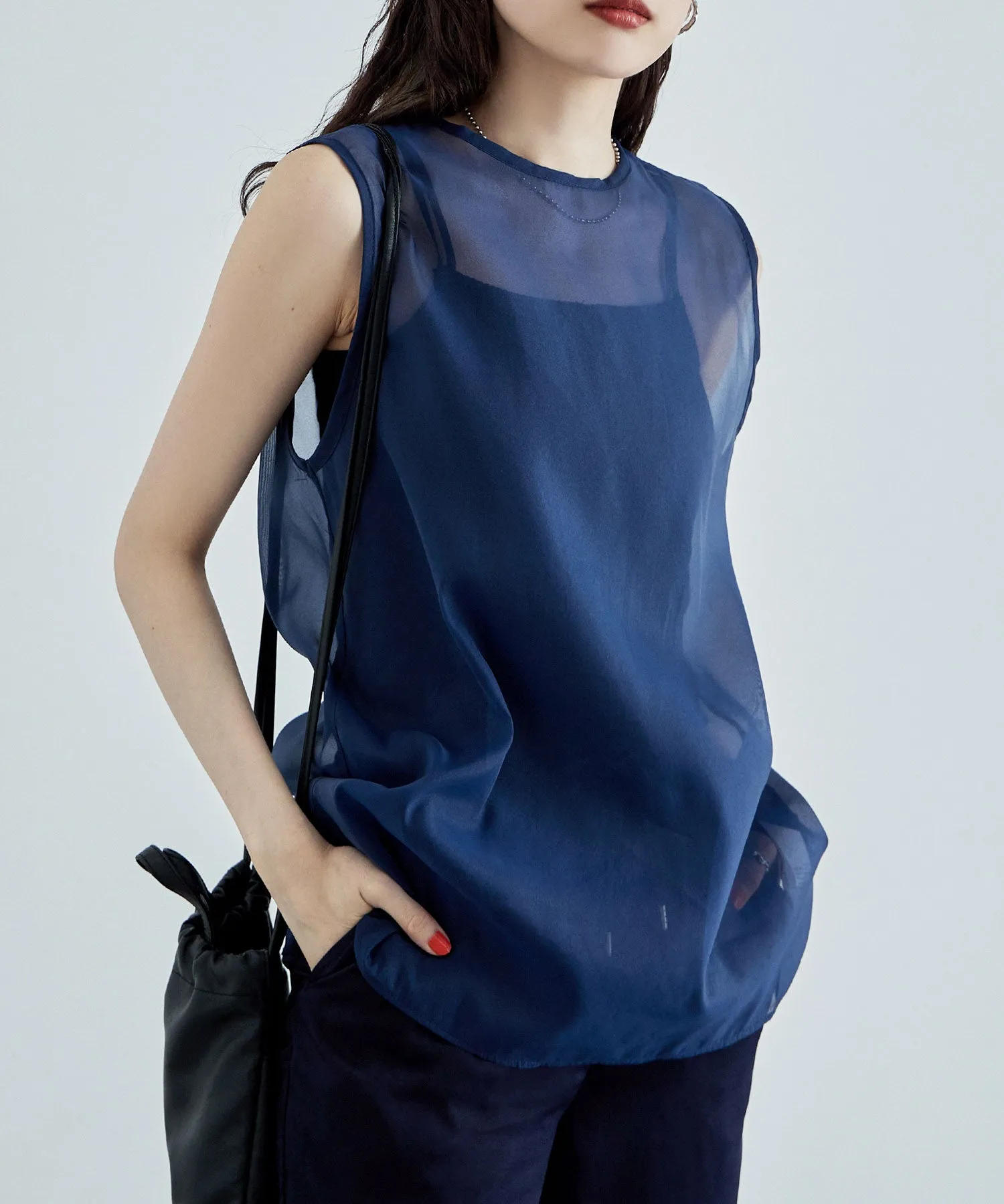 Organdy sleeveless tops