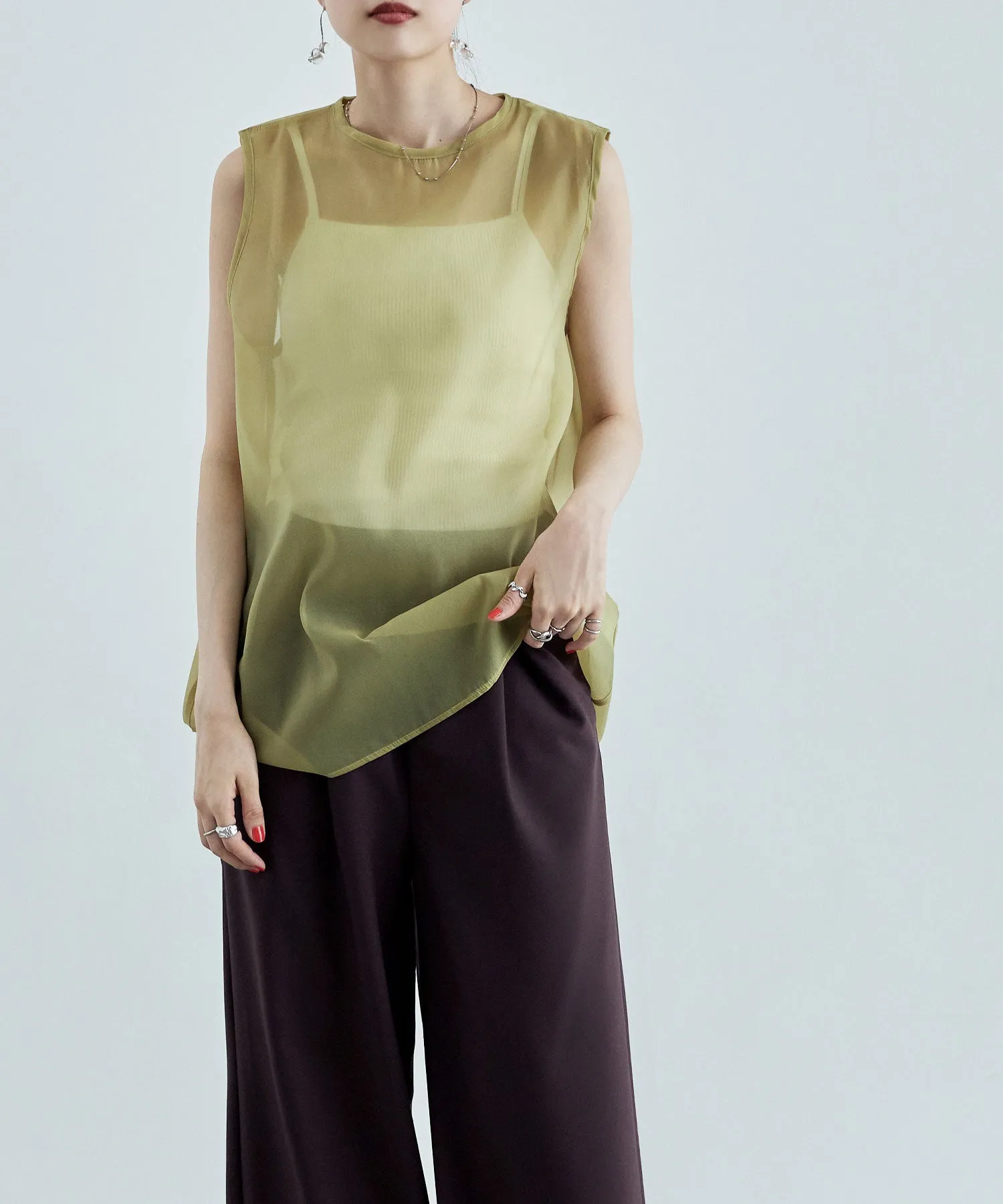 Organdy sleeveless tops