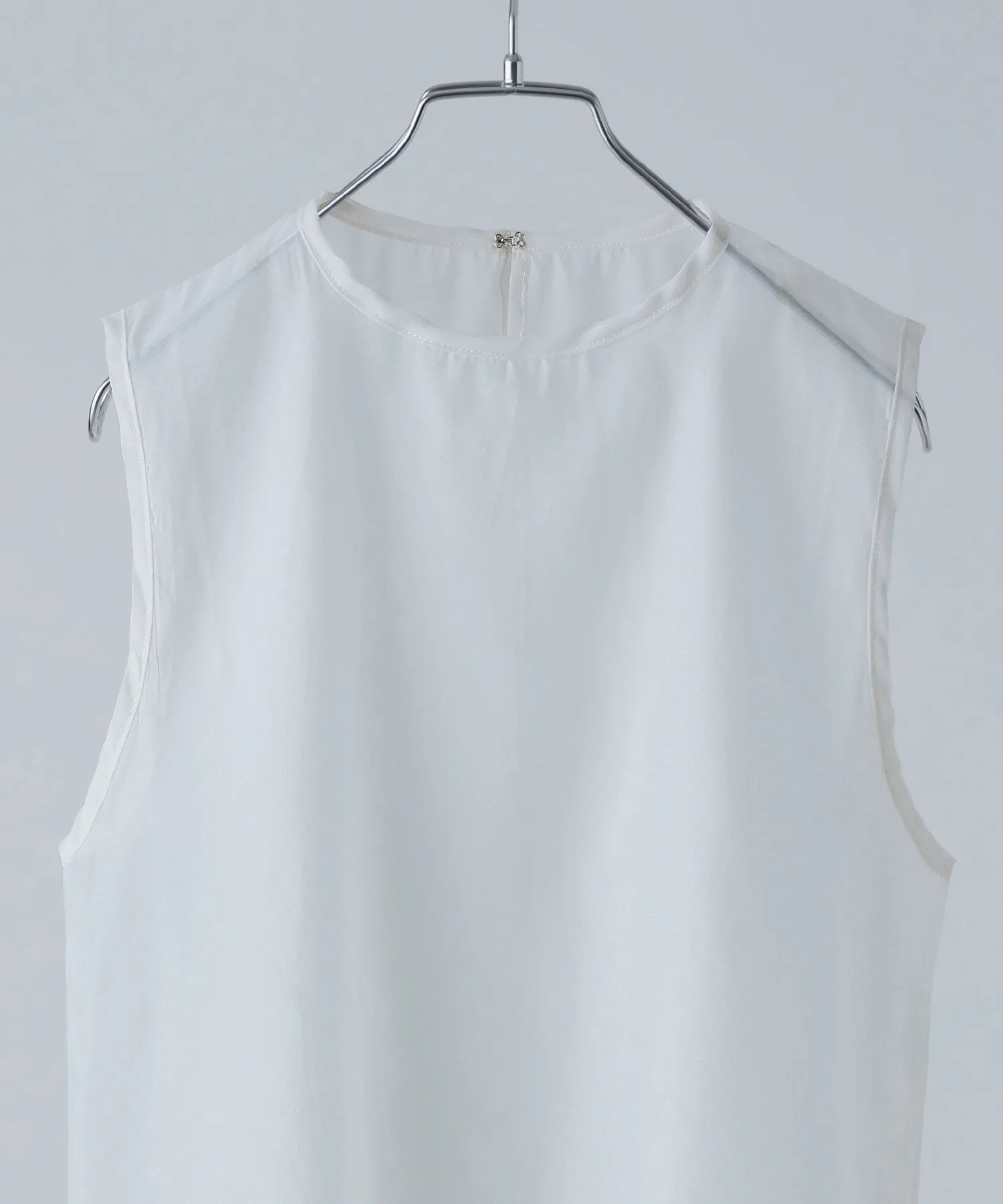 Organdy sleeveless tops