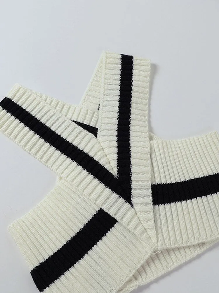 V Neck Sleeveless Beige and Black Color Block Knit Top